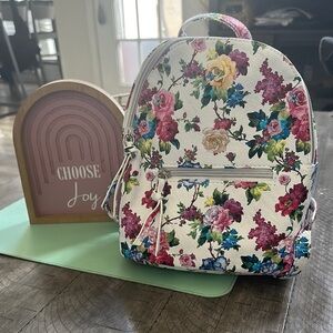 Floral Women's Backpack NWT | This Is the Prettiest Backpack Ever!